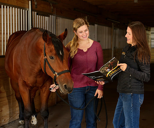 tribute equine nutrition equine nutritionist Nicole Rambo helping horse owner